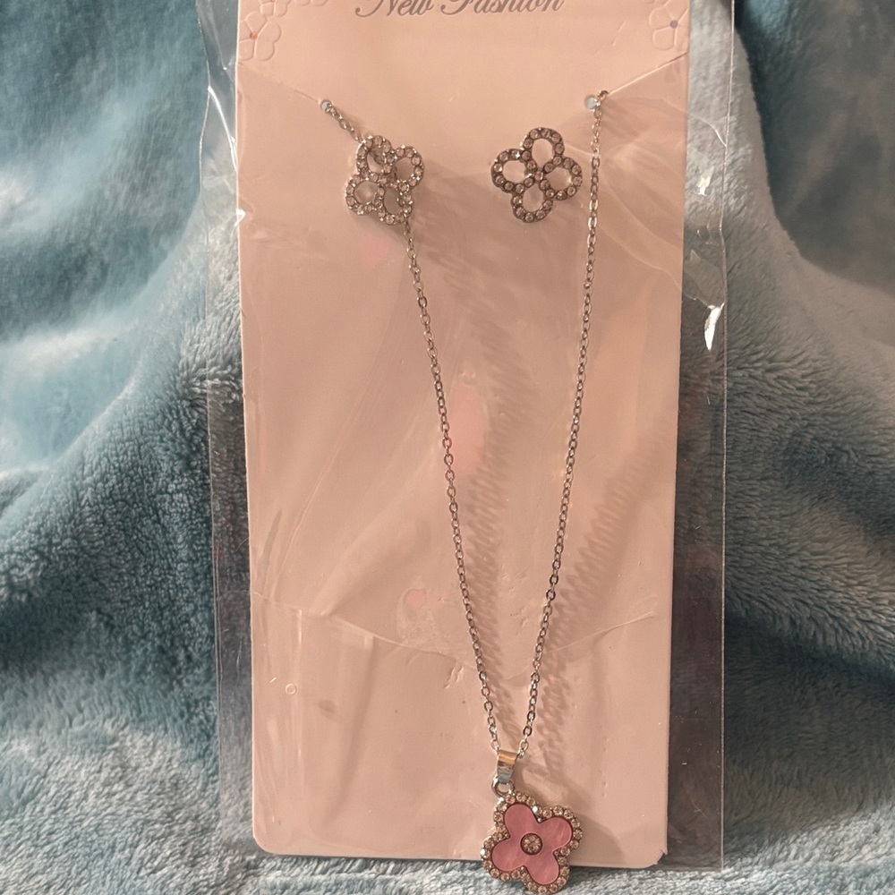 Chic Pink Flower Necklace and Earring Set